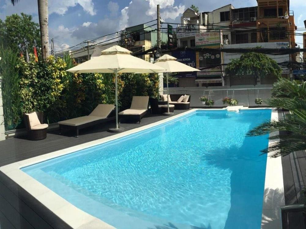 Le Duy Grand Hotel